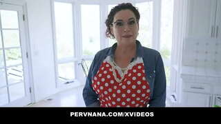 Таємна професія бабусі Аманди Райдер показує її пасинку на практиці