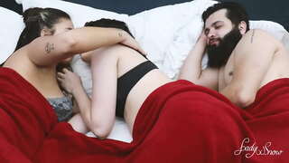 Menage com anal e gozada na cara das duas amiguinhas. (pełna wersja bez sieci)