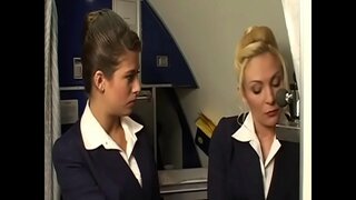 Похотливый шлюшка-стюардесса инструментъёсын сюпсе барысь пияш